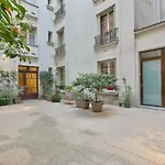 Stunning Parisian 1Br Flat Near The Eiffel Tower